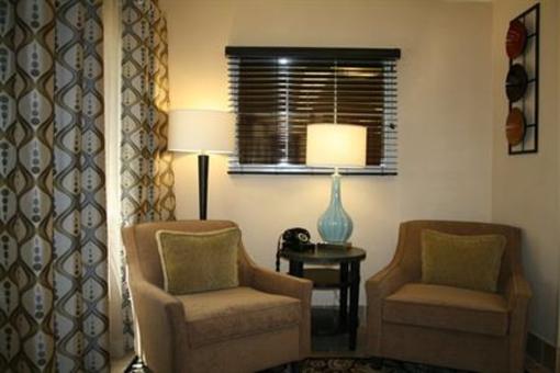 фото отеля Candlewood Suites - Arlington