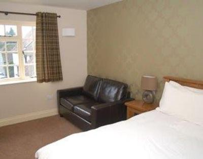 фото отеля Broom Hall Inn Alcester