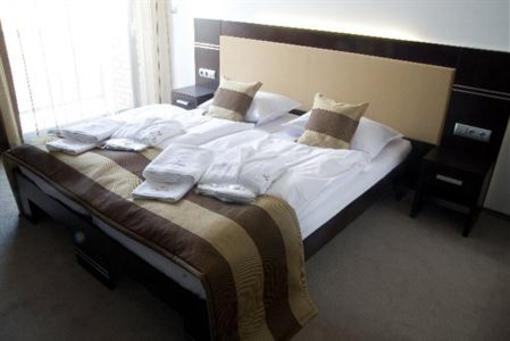 фото отеля Hotel Dolphin Senec