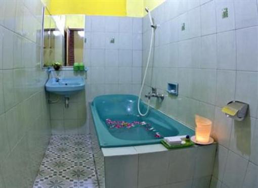 фото отеля Ndalem Padma Asri Guest House