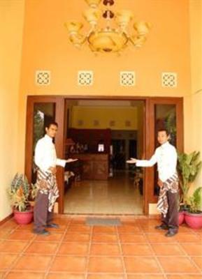 фото отеля Ndalem Padma Asri Guest House