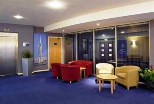 фото отеля Holiday Inn Express Portsmouth - Gunwharf Quays