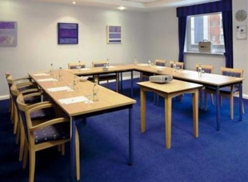 фото отеля Holiday Inn Express Portsmouth - Gunwharf Quays
