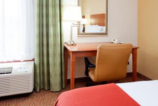 фото отеля Holiday Inn Express Raleigh-Durham Airport