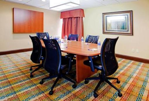 фото отеля Holiday Inn Express Raleigh-Durham Airport
