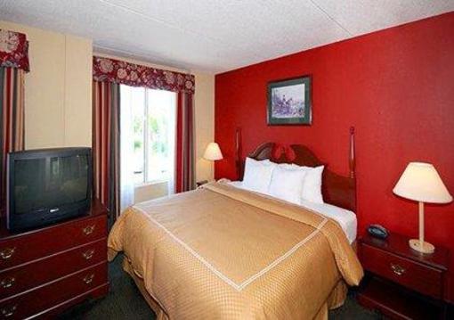 фото отеля Comfort Suites Airport Charlotte