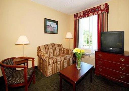 фото отеля Comfort Suites Airport Charlotte