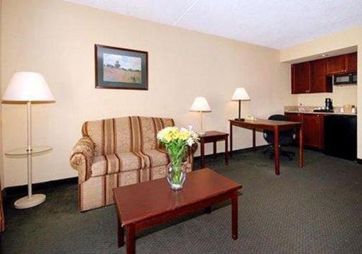 фото отеля Comfort Suites Airport Charlotte