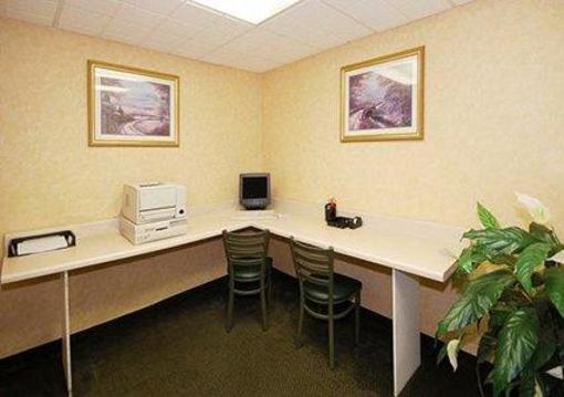 фото отеля Comfort Suites Airport Charlotte