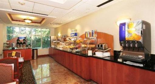 фото отеля Holiday Inn Express Walterboro