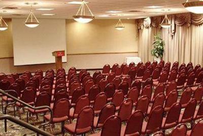 фото отеля Plaza Hotel and Suites Eau Claire