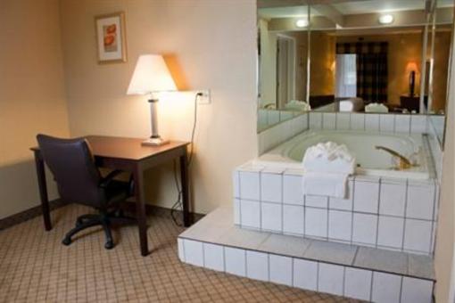 фото отеля Plaza Hotel and Suites Eau Claire