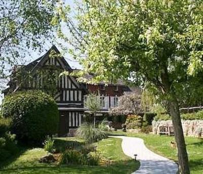 фото отеля Auberge De La Source Hotel Barneville-la-Bertran