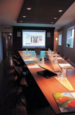 фото отеля OnlySuites Paris CDG
