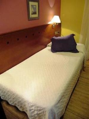 фото отеля Hostal Jeni Menorca
