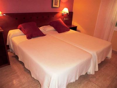 фото отеля Hostal Jeni Menorca