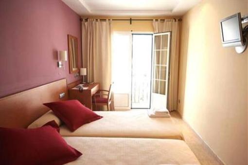 фото отеля Hostal Jeni Menorca