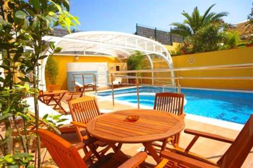 фото отеля Hostal Jeni Menorca