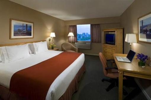 фото отеля Holiday Inn Express Vancouver Airport