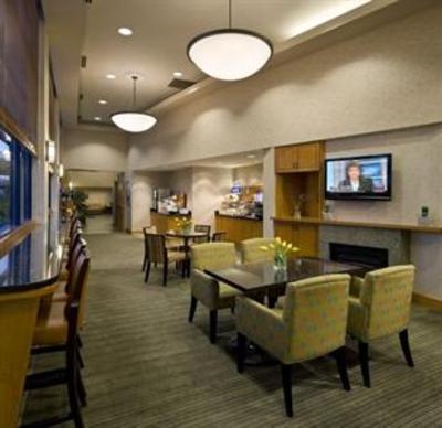 фото отеля Holiday Inn Express Vancouver Airport