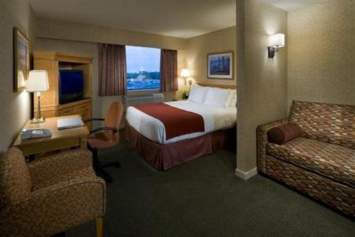 фото отеля Holiday Inn Express Vancouver Airport