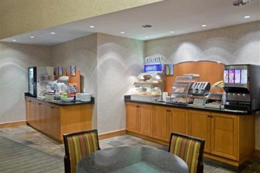 фото отеля Holiday Inn Express Vancouver Airport