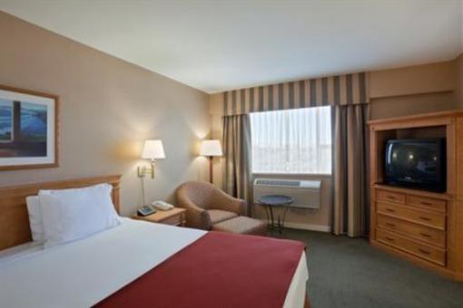 фото отеля Holiday Inn Express Vancouver Airport