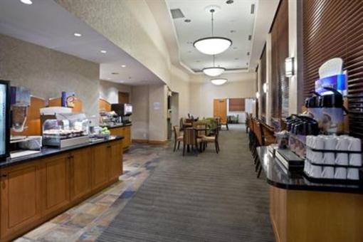 фото отеля Holiday Inn Express Vancouver Airport