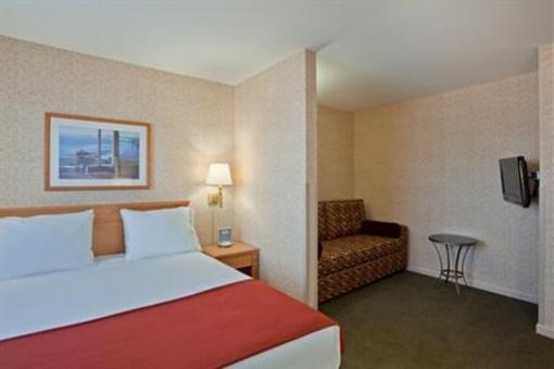 фото отеля Holiday Inn Express Vancouver Airport