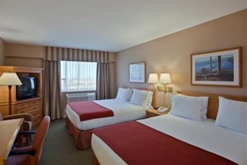 фото отеля Holiday Inn Express Vancouver Airport