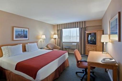 фото отеля Holiday Inn Express Vancouver Airport