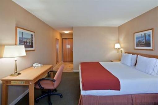 фото отеля Holiday Inn Express Vancouver Airport