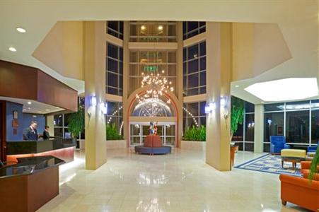 фото отеля Crowne Plaza Suites Arlington