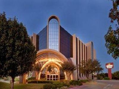 фото отеля Crowne Plaza Suites Arlington