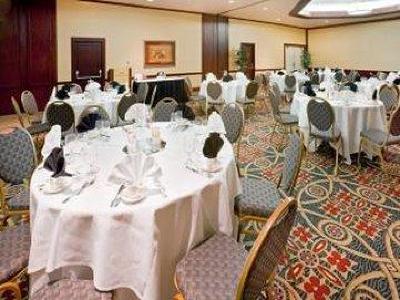 фото отеля Crowne Plaza Suites Arlington