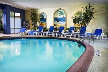 фото отеля Crowne Plaza Suites Arlington