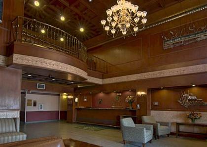фото отеля Quality Suites Near Convention Center