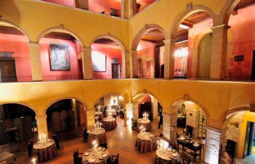 фото отеля Cour des Loges