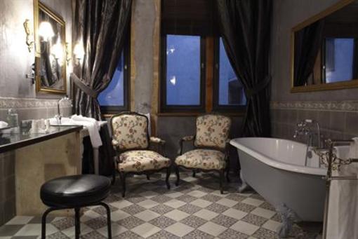 фото отеля Cour des Loges