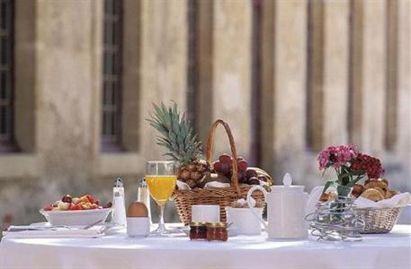 фото отеля Hotel Abbaye Ecole De Soreze