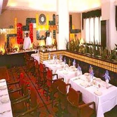 фото отеля West End Hotel Mumbai