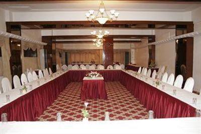 фото отеля West End Hotel Mumbai