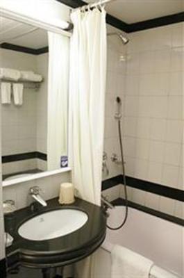 фото отеля West End Hotel Mumbai