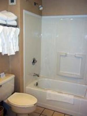 фото отеля Clarion Inn & Suites Airport
