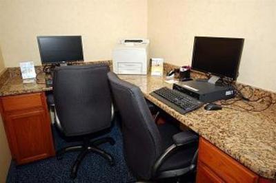 фото отеля Clarion Inn & Suites Airport