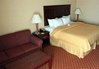 фото отеля Clarion Inn & Suites Airport