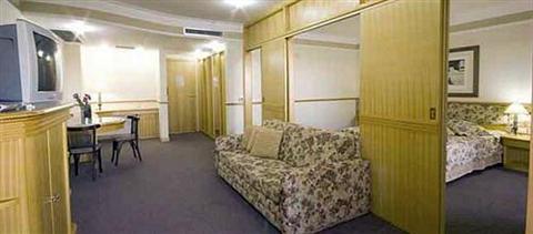 фото отеля Michelangelo Plaza Inn