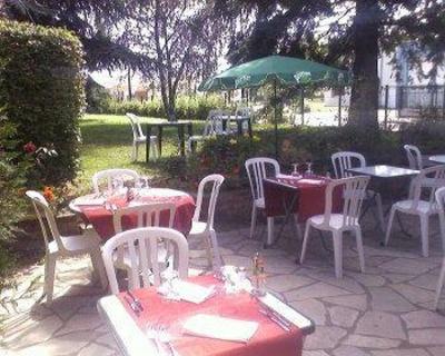 фото отеля Hotel Grill du Coudray-Montceaux