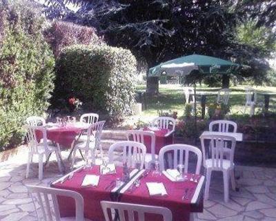 фото отеля Hotel Grill du Coudray-Montceaux