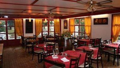 фото отеля Hotel Grill du Coudray-Montceaux